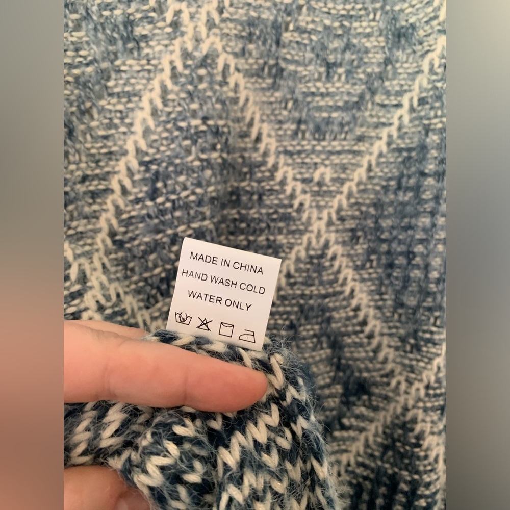 🤍💙Olivaceous Blue White Geometric Knit Sweater - Women’s Large NWOT - Picture 11 of 12